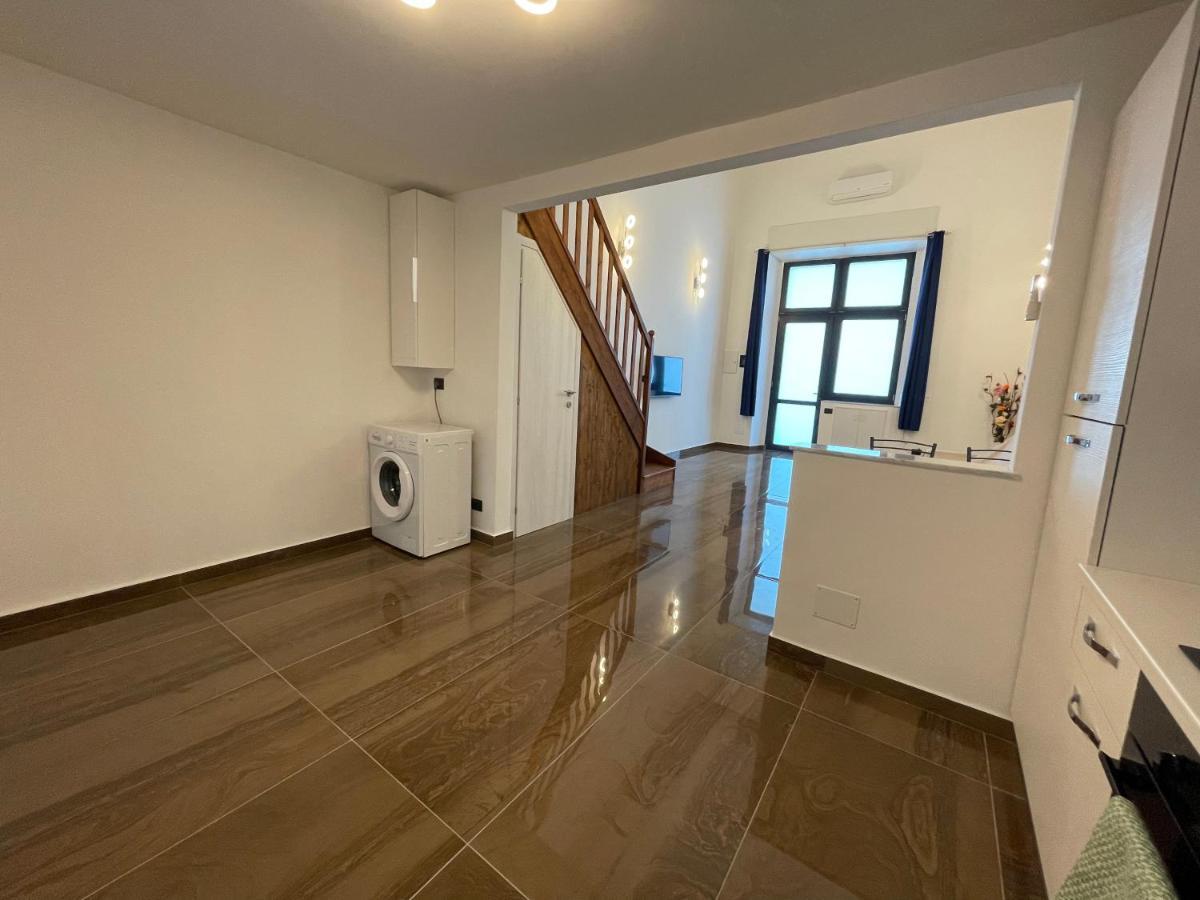 Il Portico Apartment วาโด ลีกูเร ภายนอก รูปภาพ